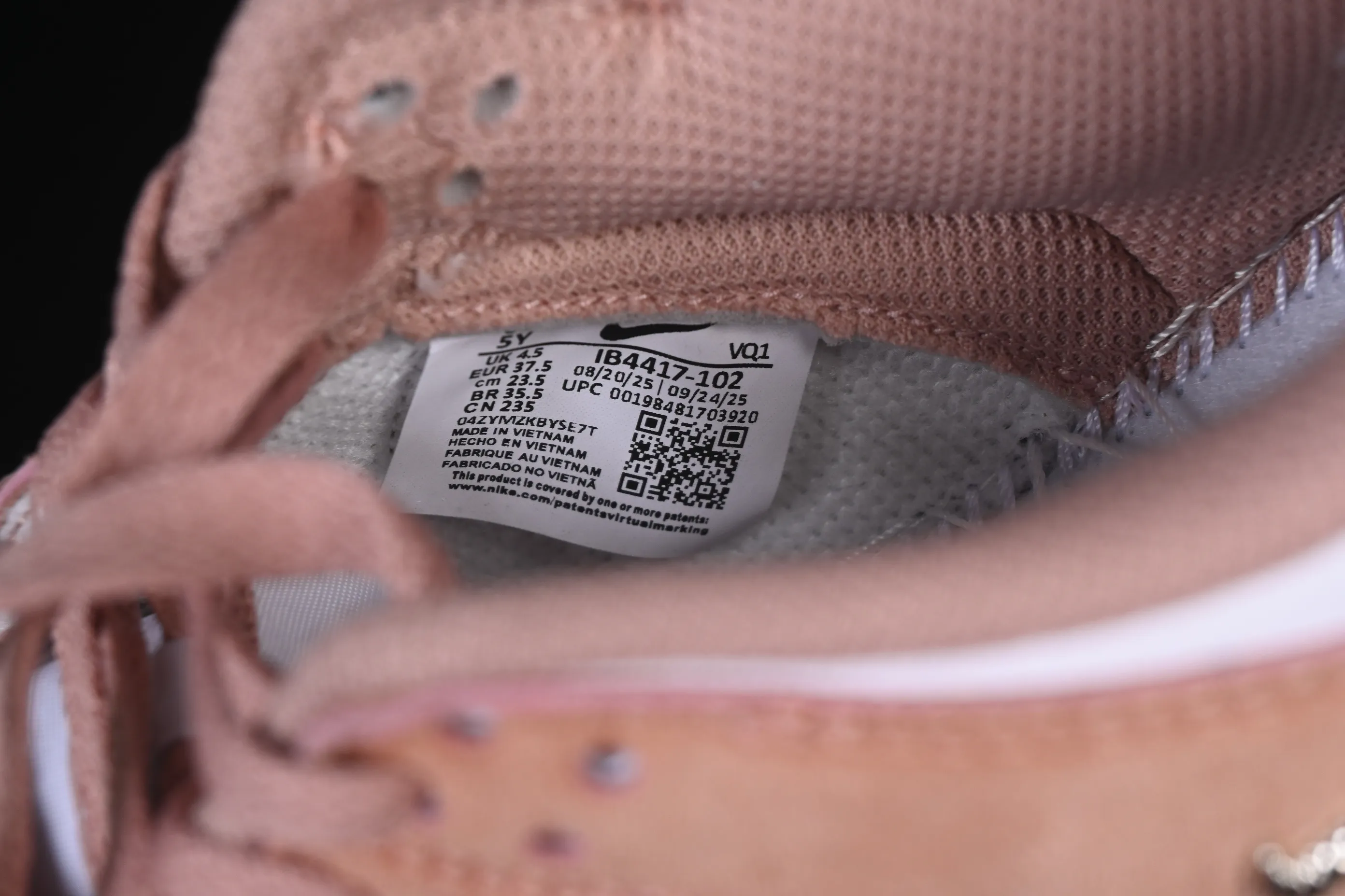All categories Nk SB Dunk series Nk SB Dunk Low low-top sneakers X version Nike SB Dunk Low Year of the Horse pink and white low-top casual sneakers IB4417-102